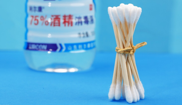 狗狗右腿突然瘸了不敢着地怎么办？